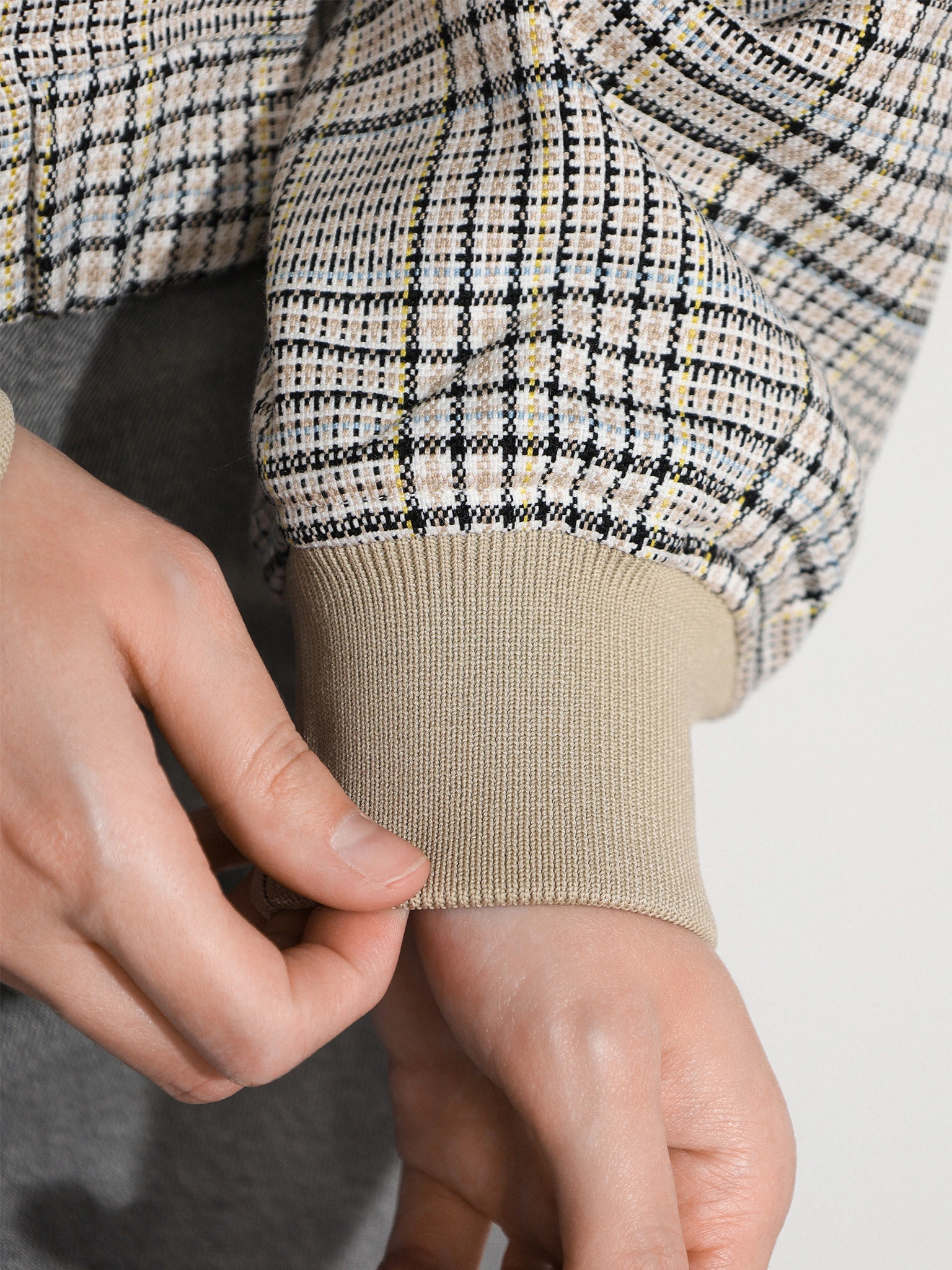 Жакет-бомбер в клетку на кнопках